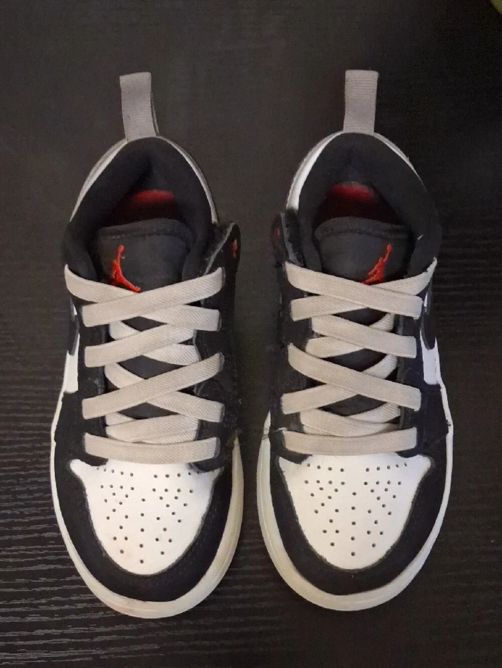 Jordan Kids Black White and Red Low-Top Sneakers SIZE 11C